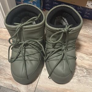 ICON LOW KHAKI RUBBER BOOTS UK6 - 7.5